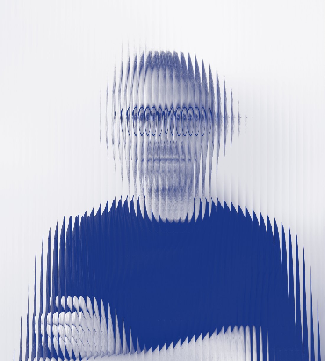 Marco Livi, founder di Specula Future Crafting, ritratto frammentato in blu